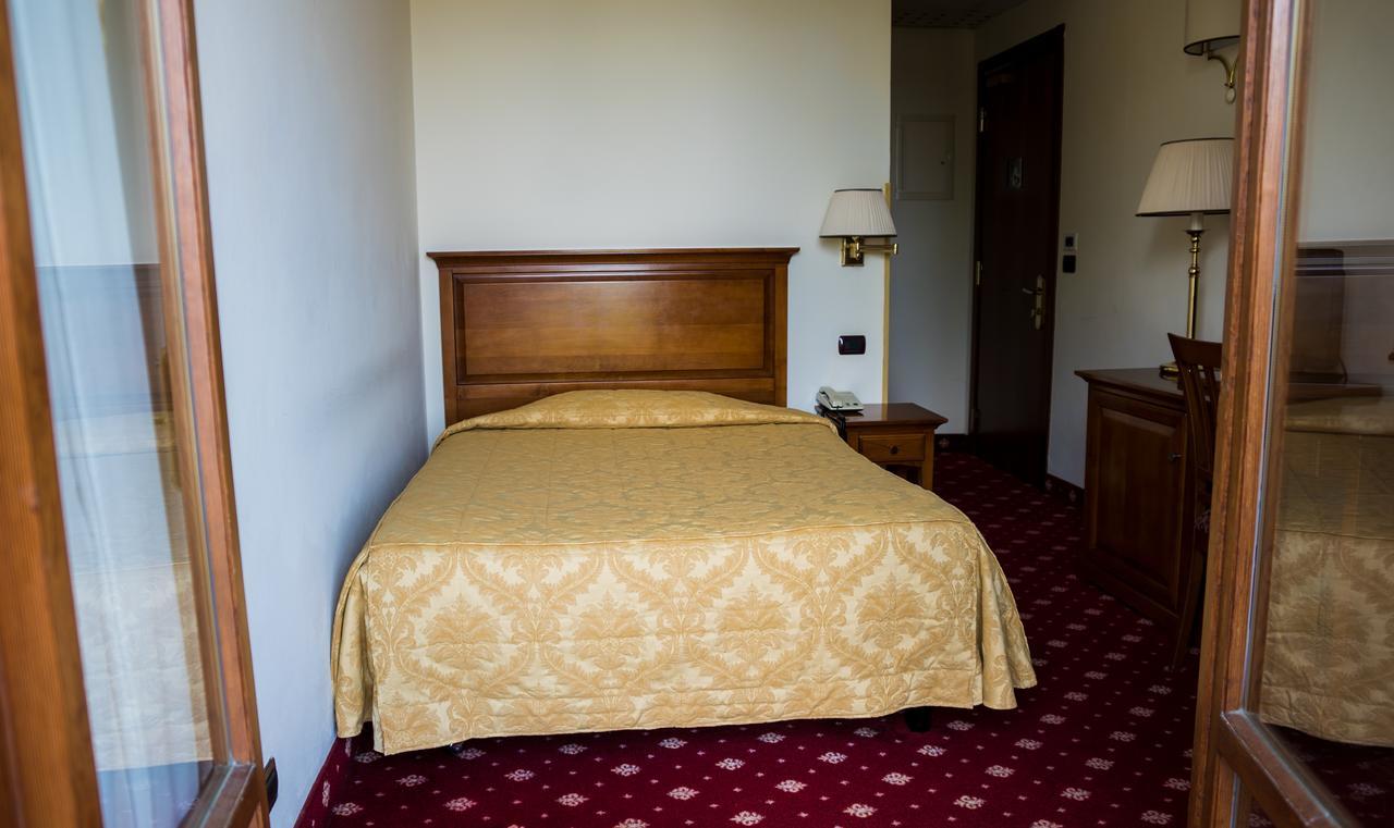 מונטה סן סאבינו Albergo Ristorante Da Domenico מראה חיצוני תמונה